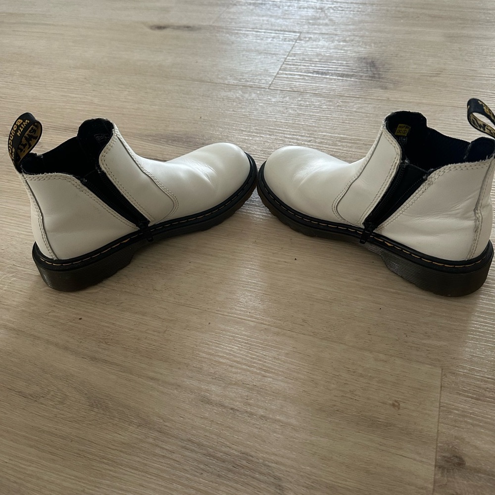 Dr Martens Girls US size 2 Chelsea Boots - Picture 4 of 4